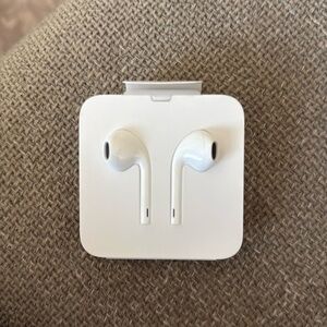 NIB Apple White Wired Earbuds